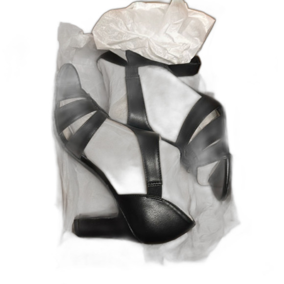 LifeStride Caramel Strappy Sandal - Picture 2 of 7